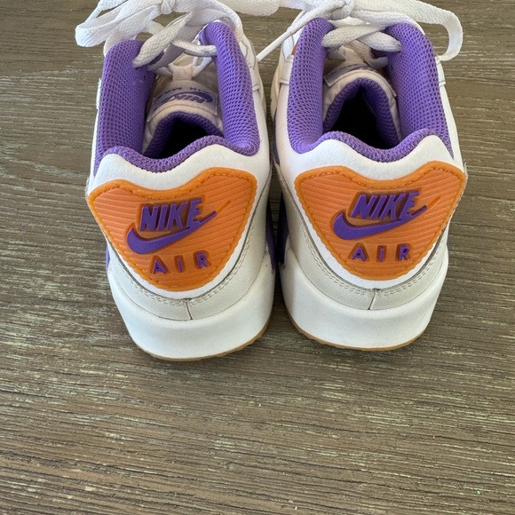 Youth size 7 Nike Air Max shoes. Excellent hardly worn condition! $25 - Picture 4 of 5